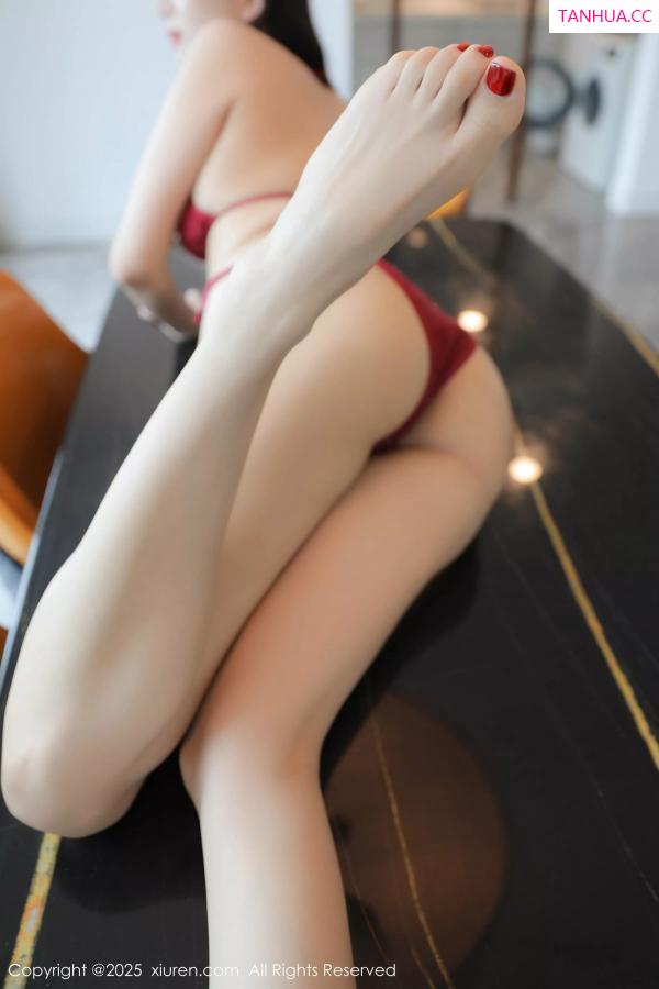   [XiuRen]高清写真图 2025.04.18 No.10172 Candy糖糖 红色比基尼第49张图片